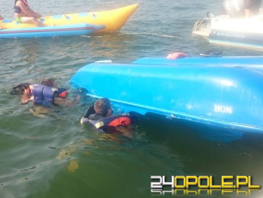 Wywrotka roweru wodnego na Jeziorze Nyskim. Płynący nim mężczyźni byli pijani.