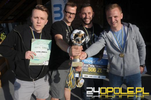 Zwycięzcy OLO z pucharami. Podsumowano VII edycję rozgrywek.