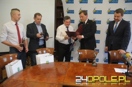 Sąsiedzi wynieśli mężczyznę z płonącego mieszkania