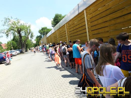 Tłumy opolan na otwarciu sezonu na basenie przy Placu Róż