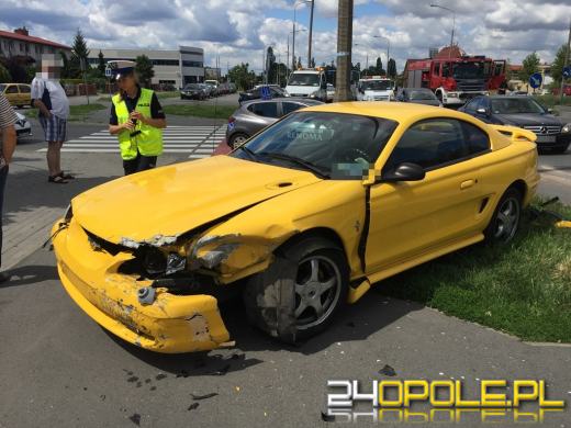Mustang i skoda zderzyły się na ul. Sosnkowskiego