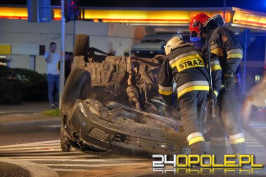 22-latek dachował w nocy samochodem osobowym