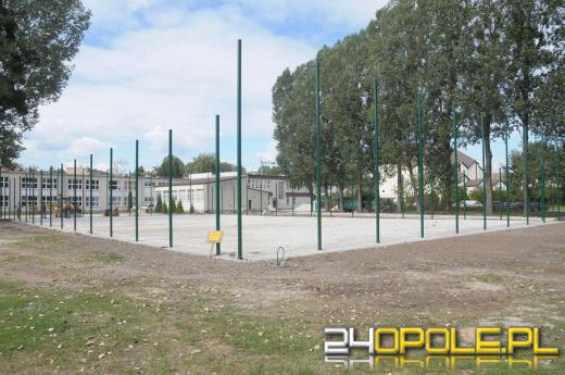 Przy opolskim "gastronomiku" powstaje wielofunkcyjne boisko