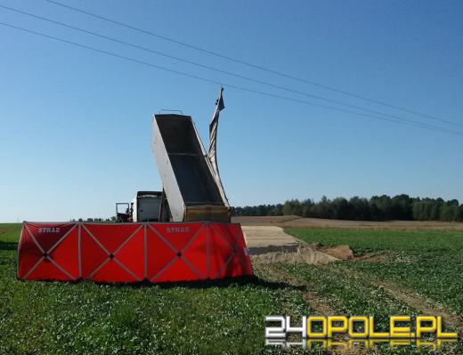 Kierowca ciężarówki śmiertelnie porażony prądem podczas rozładunku