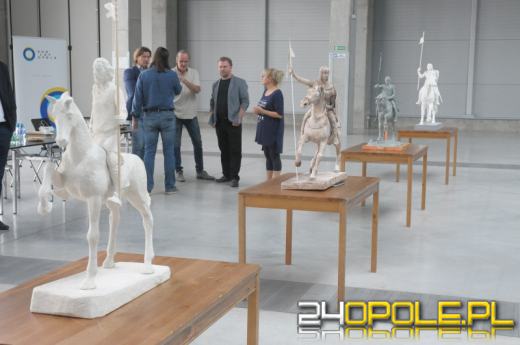 Na rynku stanie pomnik Kazimierza I Opolskiego