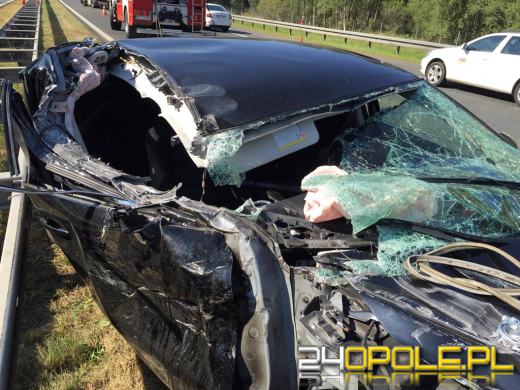 Groźny wypadek na A4. Mazda zderzyła się z ciężarówką.