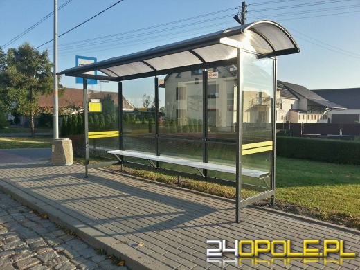 W Opolu stanęły kolejne wiaty przystankowe
