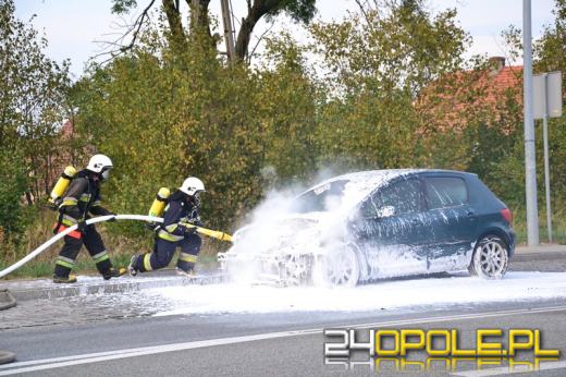 Peugeot stanął w ogniu podczas jazdy
