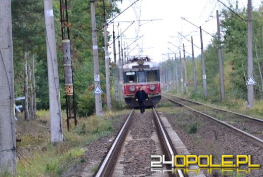 Samochód wjechał wprost pod pociąg
