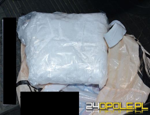 Narkotyki, broń palna i amunicja w samochodzie, wracającym z Holandii