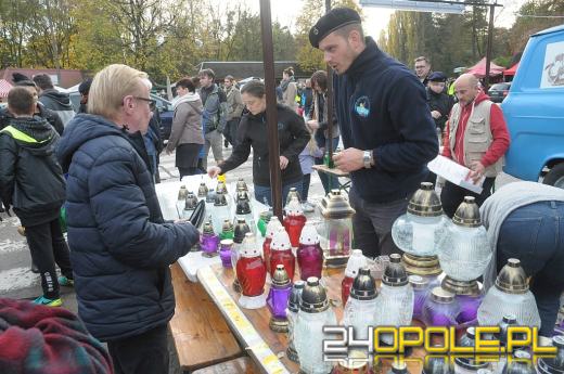 Harcerze-żeglarze sprzedają znicze, by zebrać fundusze na remont sprzętu