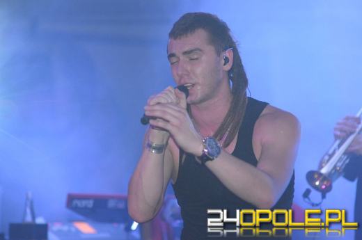 Kamil Bednarek przyciągnął tłumy opolan na charytatywny koncert w Kubaturze