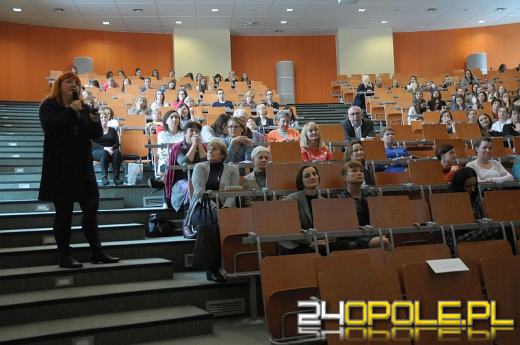 Światowy Dzień AIDS. "Szybka diagnoza pozwala pacjentowi normalnie żyć".