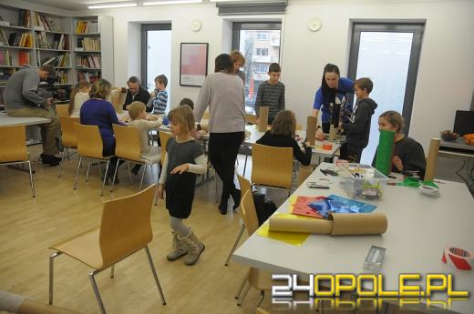 W GSW dzieci uczyły się wykonywania bożonarodzeniowych lunet