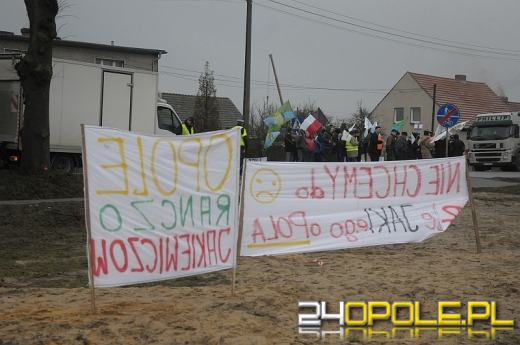 Rozpoczęła się trzydniowa blokada drogi w Czarnowąsach