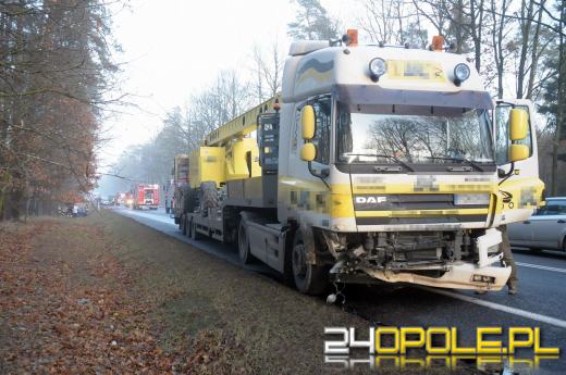 Wypadek podczas wyprzedzania, ciężarna kobieta w szpitalu