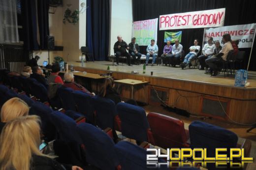 Poseł Paweł Kukiz wspiera głodujących w Dobrzeniu Wielkim