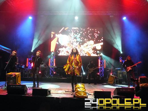 Opolanie wraz z Kayah przywitali na rynku rok 2017