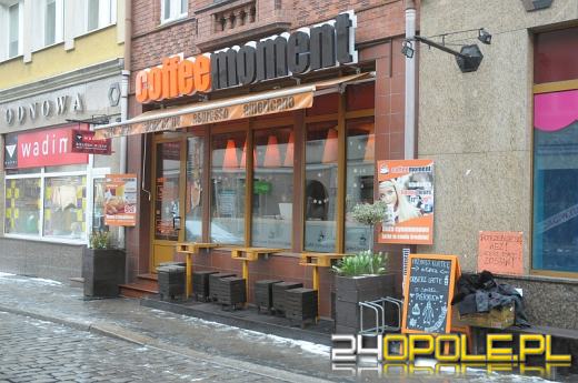 Oddaj kurtkę w opolskiej kawiarni, odbierz darmową kawę