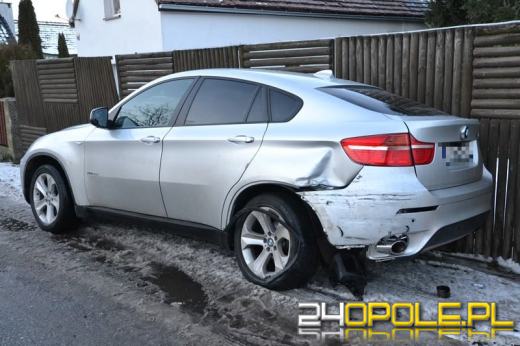 Pijana kierująca BMW wjechała w zaparkowany samochód