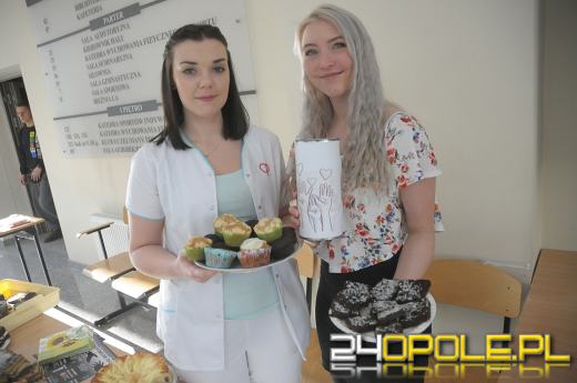 Martyna straciła mamę w pożarze. Pomagają jej studenci PO.