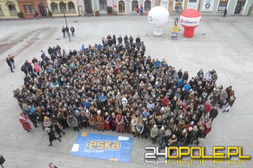 Blisko 1000 maturzystów zatańczyło poloneza na opolskim rynku