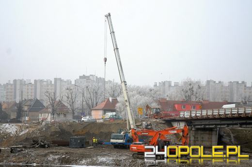 Prace przy budowie mostu na ul. Niemodlińskiej idą pełną parą