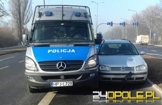 Pijany kierowca uderzył w radiowóz na skrzyżowaniu