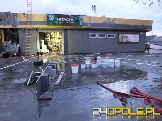 Duży pożar hurtowni elektronarzędzi przy ul. Budowlanych