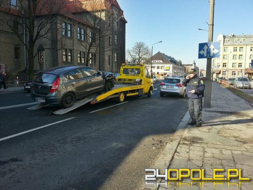 Wypadek w centrum Opola, dwie osoby w szpitalu