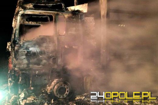 Ciężarówka spłonęła na autostradzie A4