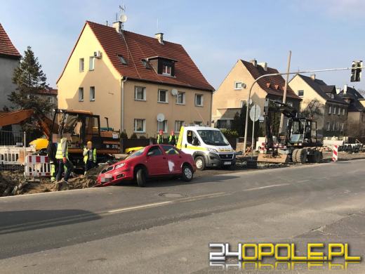 Pijana kobieta wjechała do rowu na remontowanym odcinku ul. Niemodlińskiej