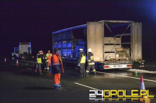 Nocny pożar naczepy na autostradzie A4