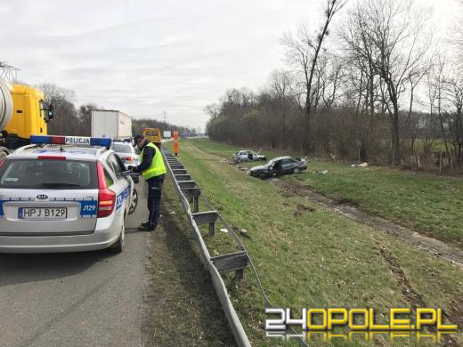 Zderzenie i dachowanie na A4, w akcji śmigłowiec LPR