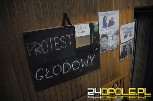 Piąta doba głodówki. "Walczymy do końca".