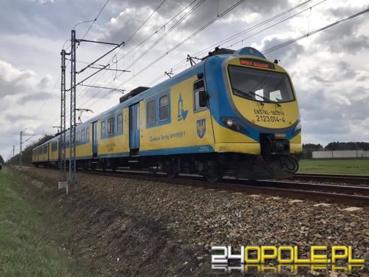 Samochód terenowy wjechał wprost pod pociąg w Opolu