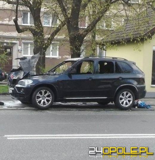 Nocny pożar BMW w Opolu