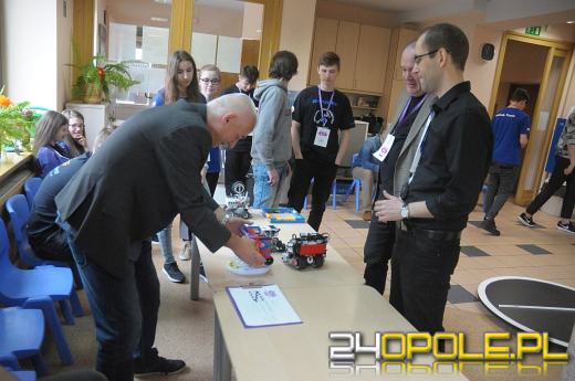 Młodzi zawodnicy i ich maszyny walczą w Opolskiej Lidze Robotów