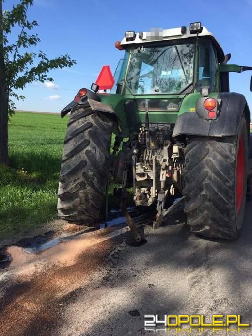Opel wjechał w traktor, dwie osoby ranne