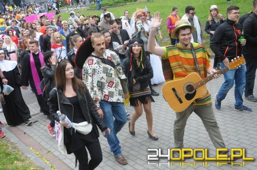 Studenci rządzą miastem. "Oddajcie je w jednym kawałku!"