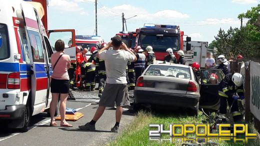 Wypadek na DW 414 we Wrzoskach. Zderzenie TIR-a z osobówką