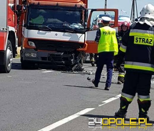 Wypadek na DW 414 we Wrzoskach. Zderzenie TIR-a z osobówką