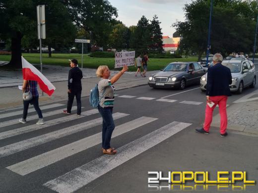  Blokowali drogę, by zwrócić uwagę na "postępującą dyktaturę PiS"