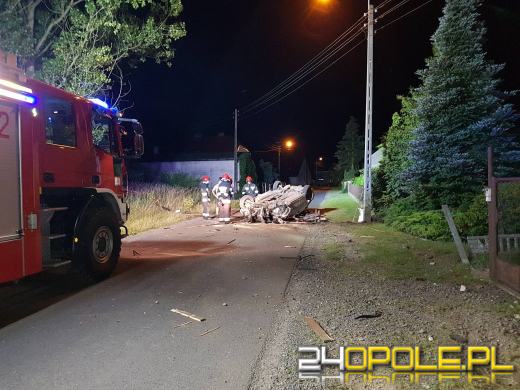 Dachowanie bmw w Bogacicy. Kierowca sam wyszedł z auta i oddalił się