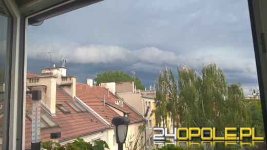 Uwaga! Nad Opolszczyzną rozciąga się silny front burzowy 