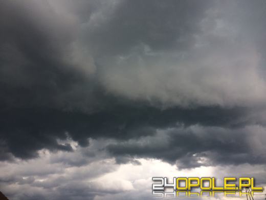 Uwaga! Nad Opolszczyzną rozciąga się silny front burzowy 