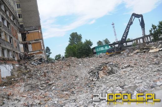 W Ozimku trwa rozbiórka "Manhattanu"