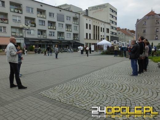 "Konstytucja to my!". Antyrządowy happening również w Opolu