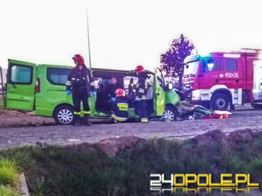 Nie chciał przejechać na czerwonym świetle, więc wjechał w nasyp