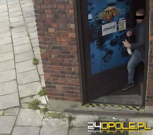 Przegrał wszystkie pieniądze w salonie gier, zaatakował pracownicę i ukradł gotówkę